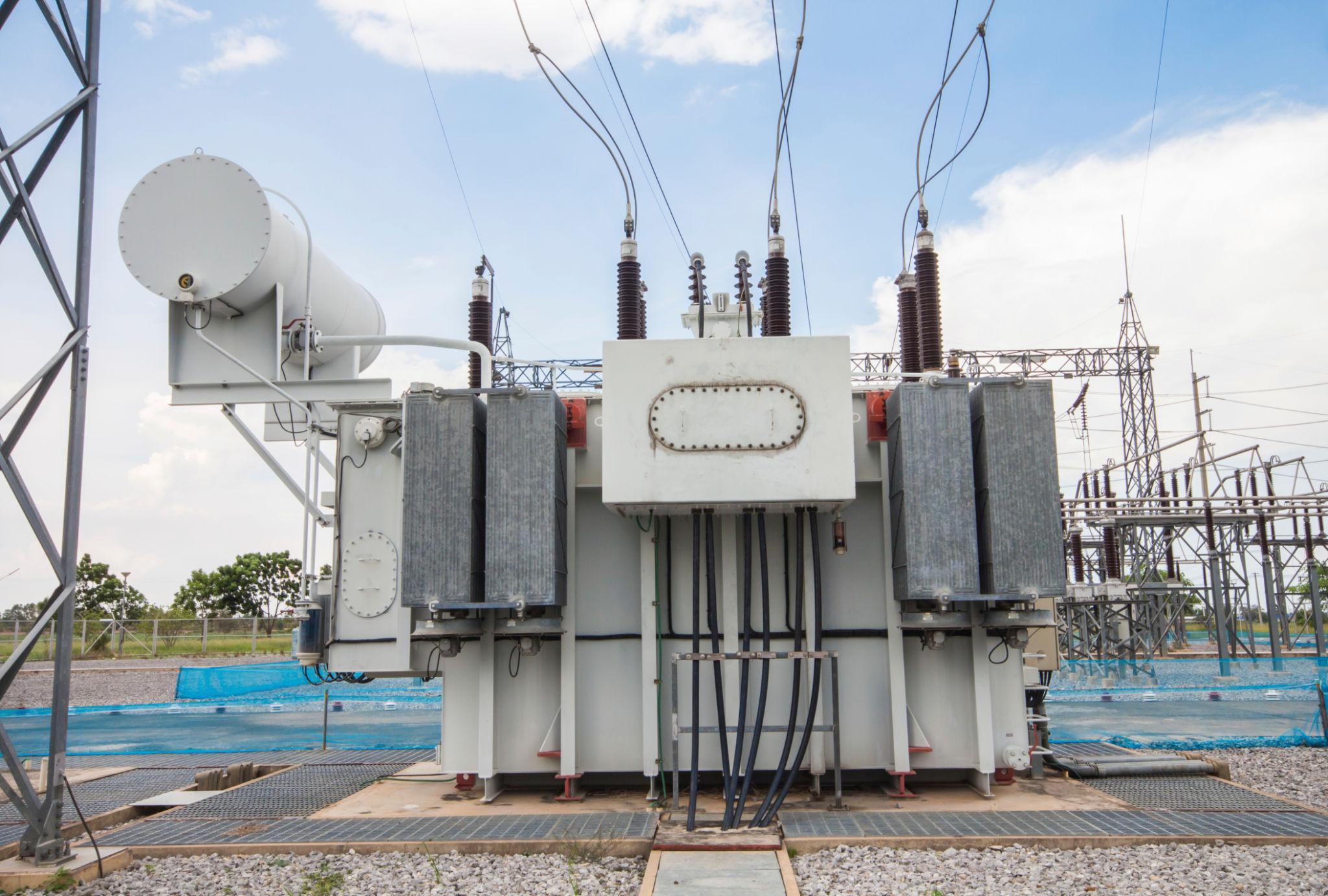 Transformador de potencia en planta